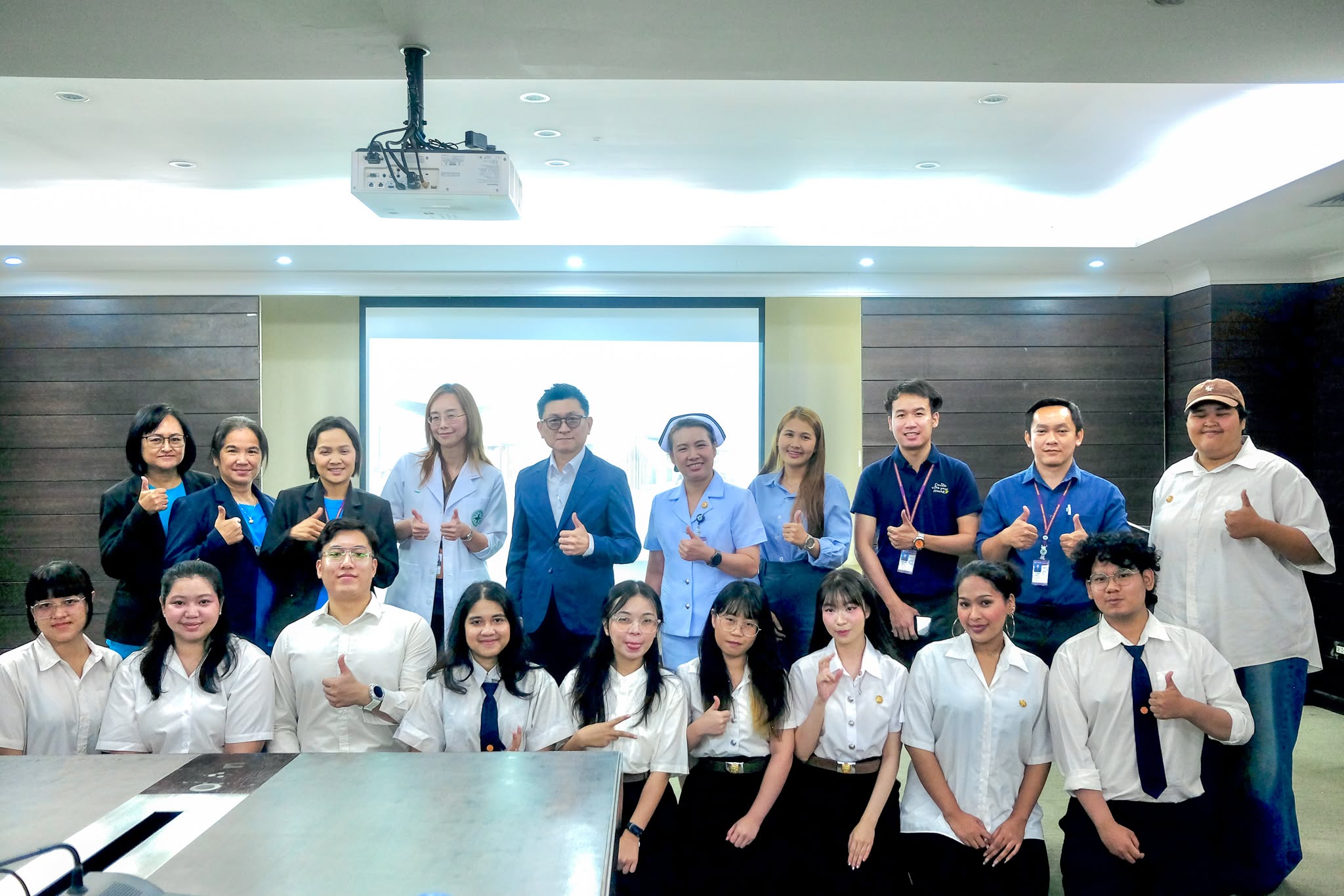 พื้นที่ “หารือระหว่างแพทย์และผู้ป่วยในแผนก ICU” จะออกแบบอย่างไร…ให้สอดคล้องกับการใช้งานและเยียวยาความรู้สึกของผู้ใช้งานได้จริง?